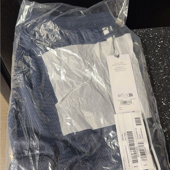 Alo 7" Key Mesh Basketball Shorts - Picture 2 of 4